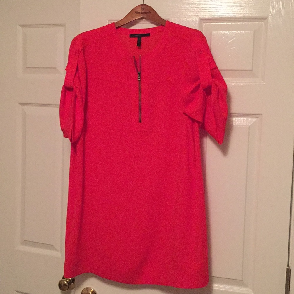 BCBG red shift dress with front zip and tab sleeve